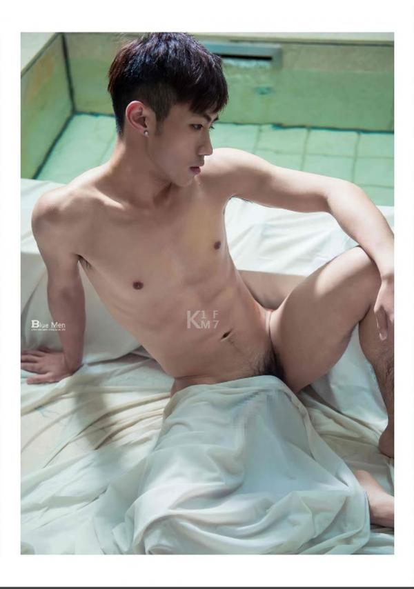 Whoseman-8-花漾文青男孩-許禾